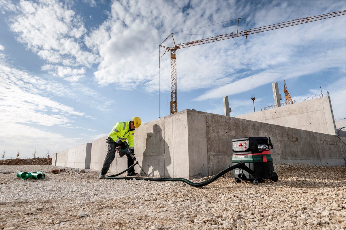 Metabo KHA18LTXBL40 18V SDS-Max Hammer Drill Body Only + Carry Case 600752840