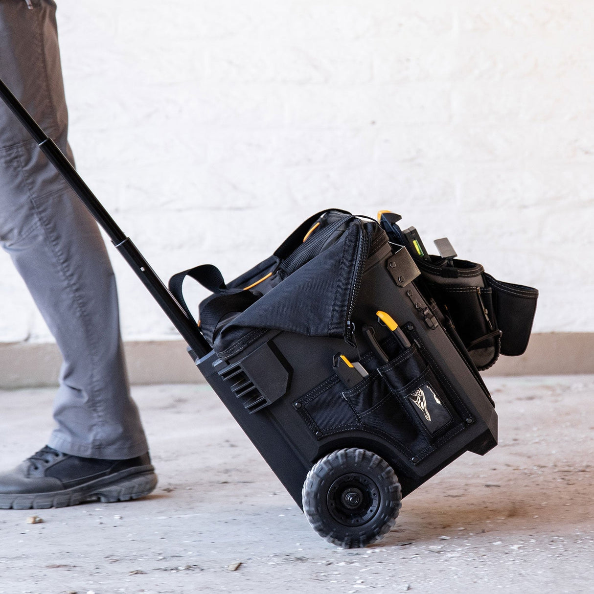 Toughbuilt 450Mm 18In Xl Rolling Hard Body Massive Mouth Bag - TB-CT-61-18