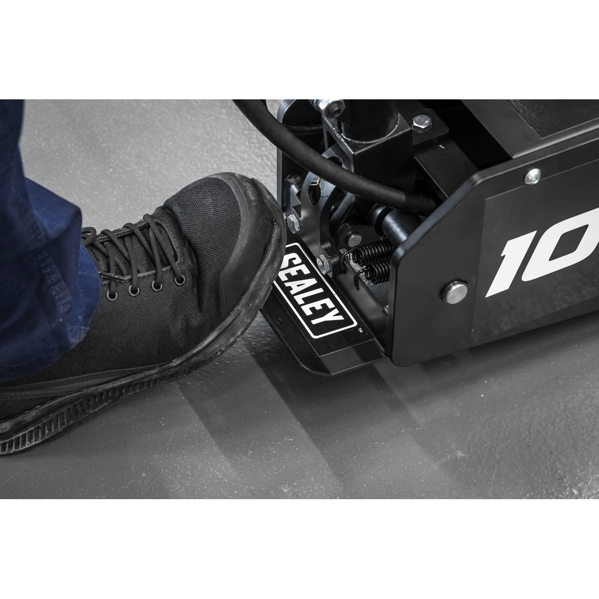 Sealey 10001A Viking Professional Long Reach Air/Manual Operation Trolley Jack with Rocket Lift 10 Tonne - additional view 5