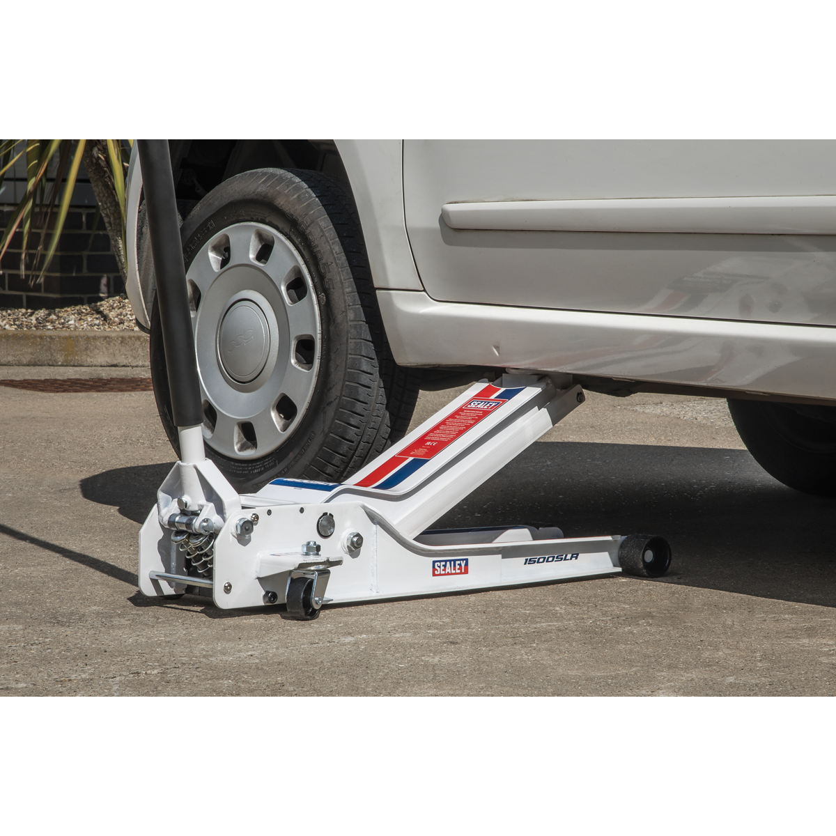 Sealey 1500SLR Low Profile Long Reach Rocket Lift Trolley Jack 1.5 Tonne - additional view 3