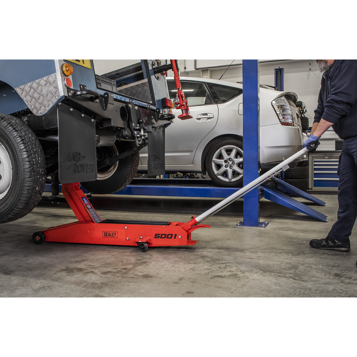 Sealey 5001 Premier Long Reach Trolley Jack 5 Tonne - additional view 5