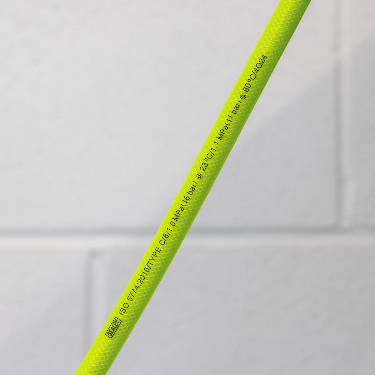 Sealey AHFC1038 High-Visibility Air Hose with 1/4"BSP Unions 10m x 10mm - additional view 4