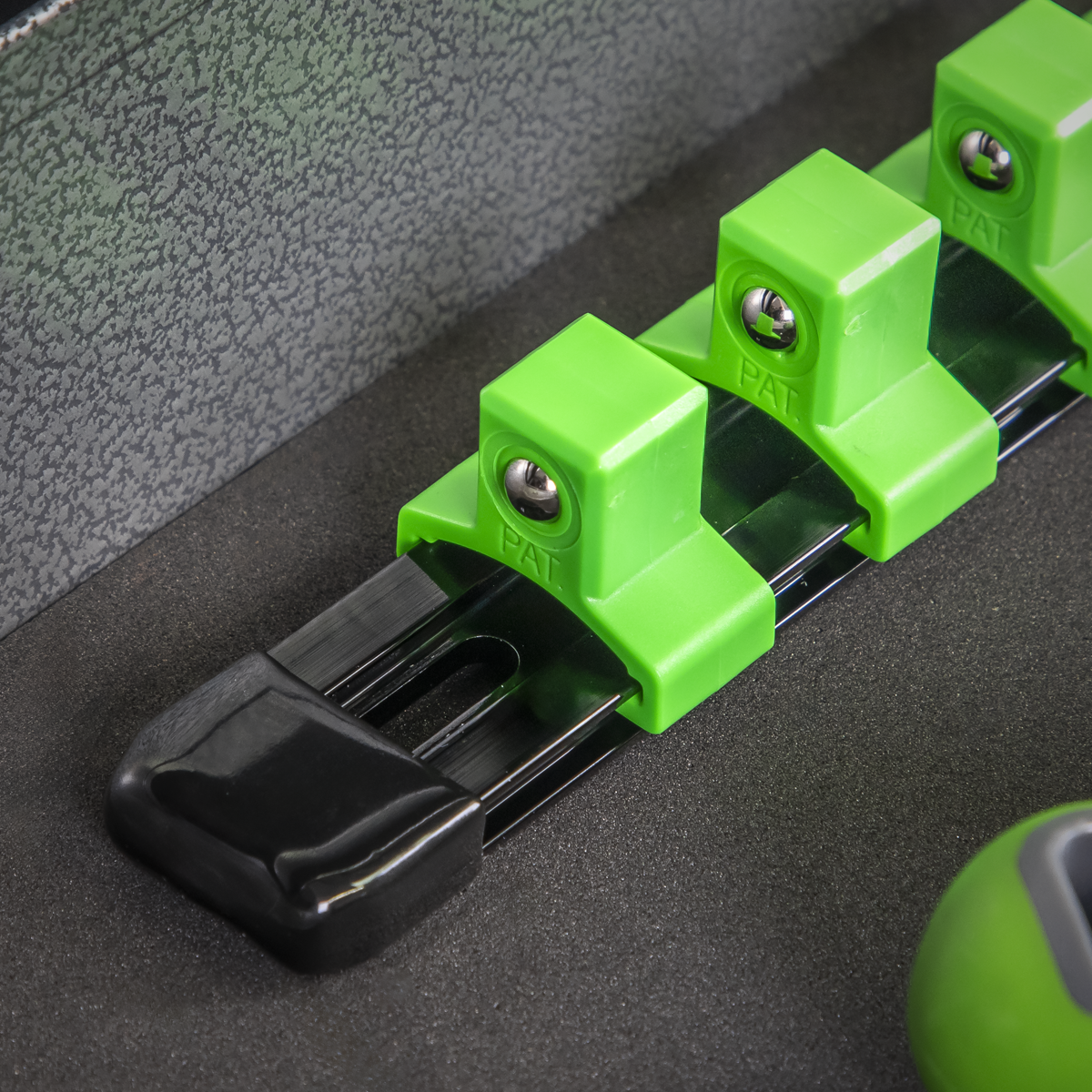 Sealey AK27054HV Premier Socket Retaining Rail with 16 Clips 1/2"Sq Drive - Hi-Vis Green - additional view 9