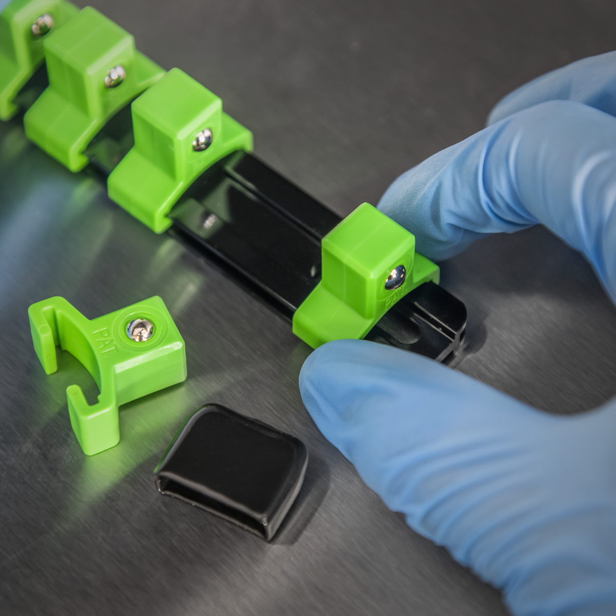 Sealey AK27054HV Premier Socket Retaining Rail with 16 Clips 1/2"Sq Drive - Hi-Vis Green - additional view 2