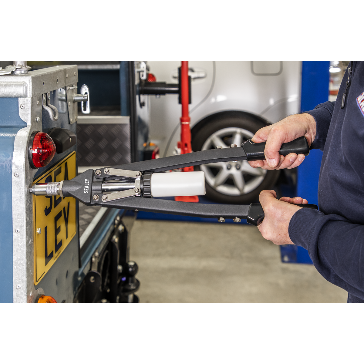 Sealey AK3981 Heavy-Duty Long-Arm Riveter with Collection Bowl - additional view 6