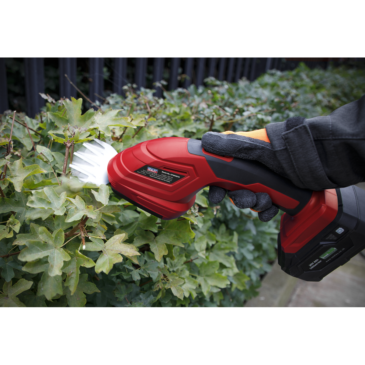 Sealey CP20VCOMBO14 2 x SV20 Series Cordless Power Tool Gardening Kit 20V - 2 Batteries - additional view 4