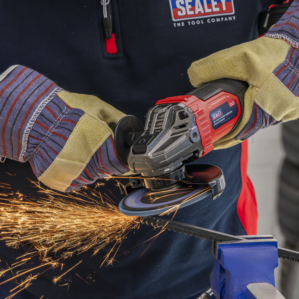 Sealey CP401LI 115mm Cordless Angle Grinder 18V 3Ah - Red - additional view 2