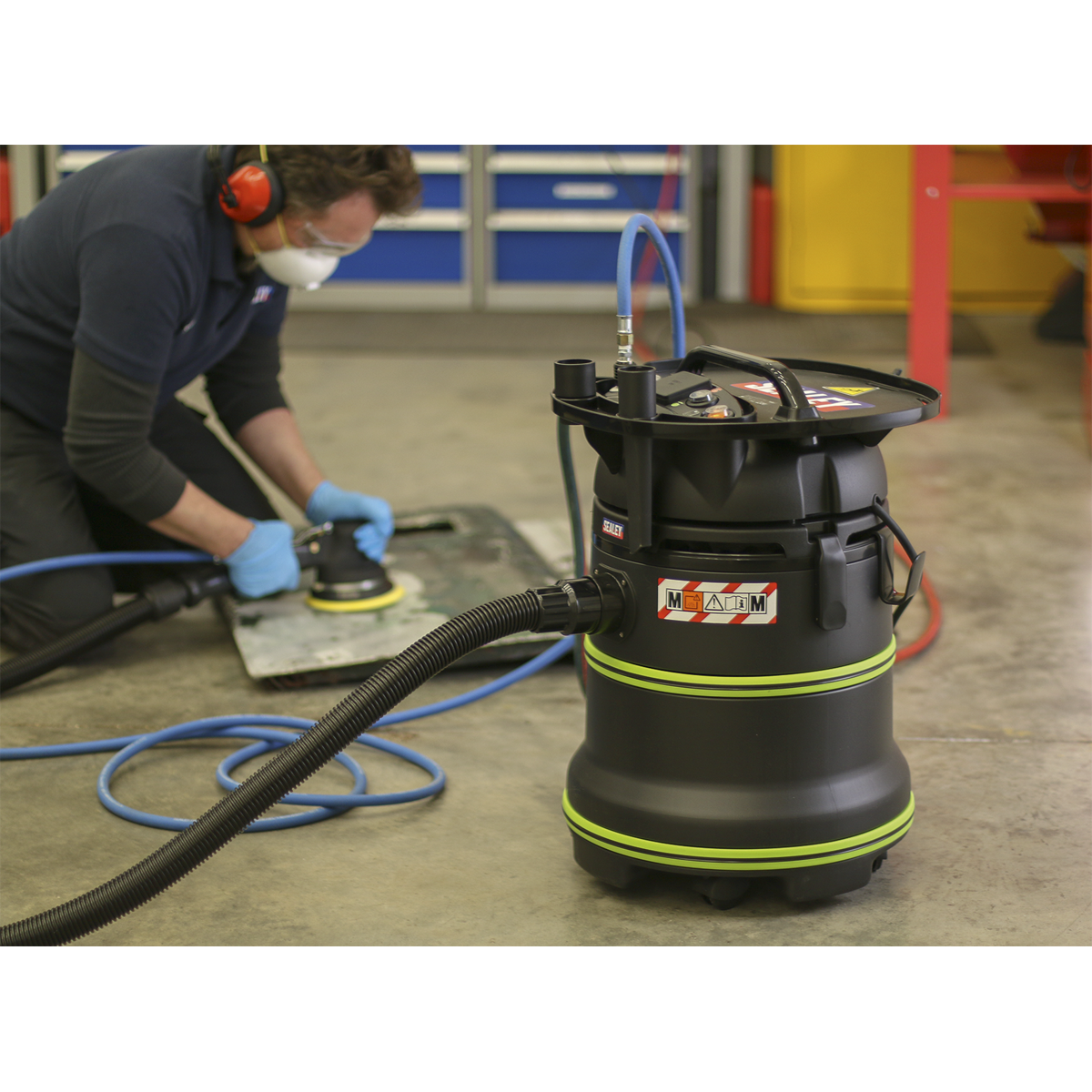 Sealey DFS35M M Class Dust-Free Industrial Wet & Dry Vacuum Cleaner 35L with Autostart for Air/Electric - additional view 3