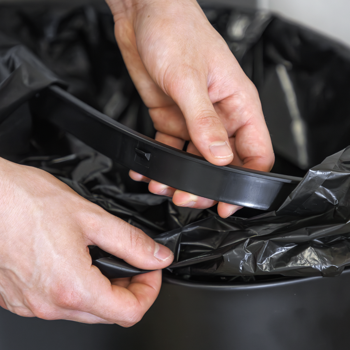 Baridi DH283 Sensor Bin 80L - Black/Stainless Steel - additional view 10