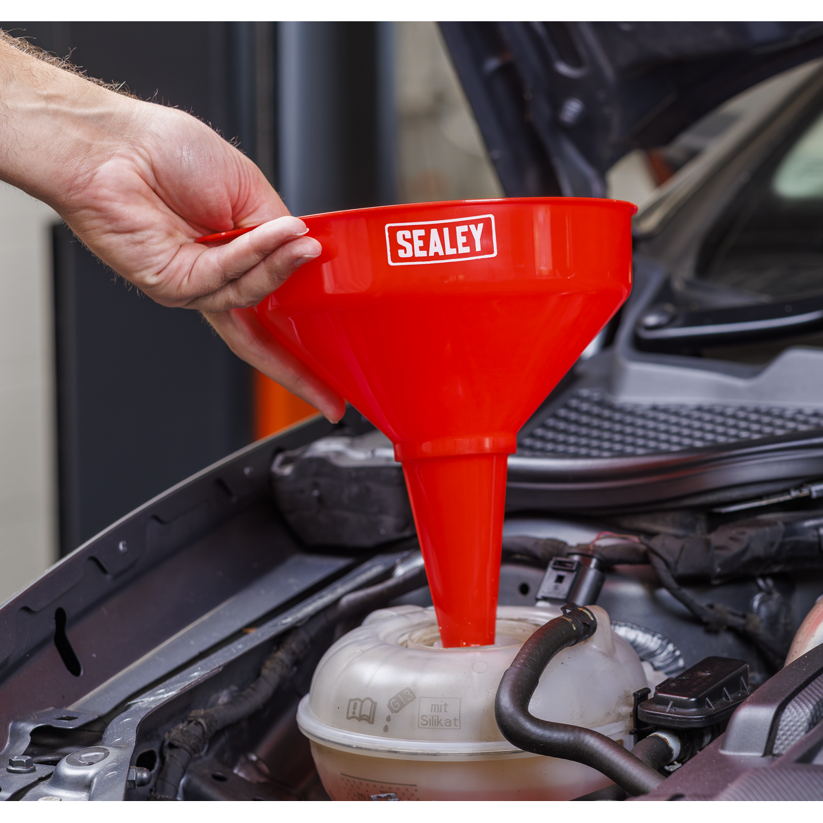 Sealey F2 Fixed Spout Funnel with Filter 200mm - Medium - additional view 4