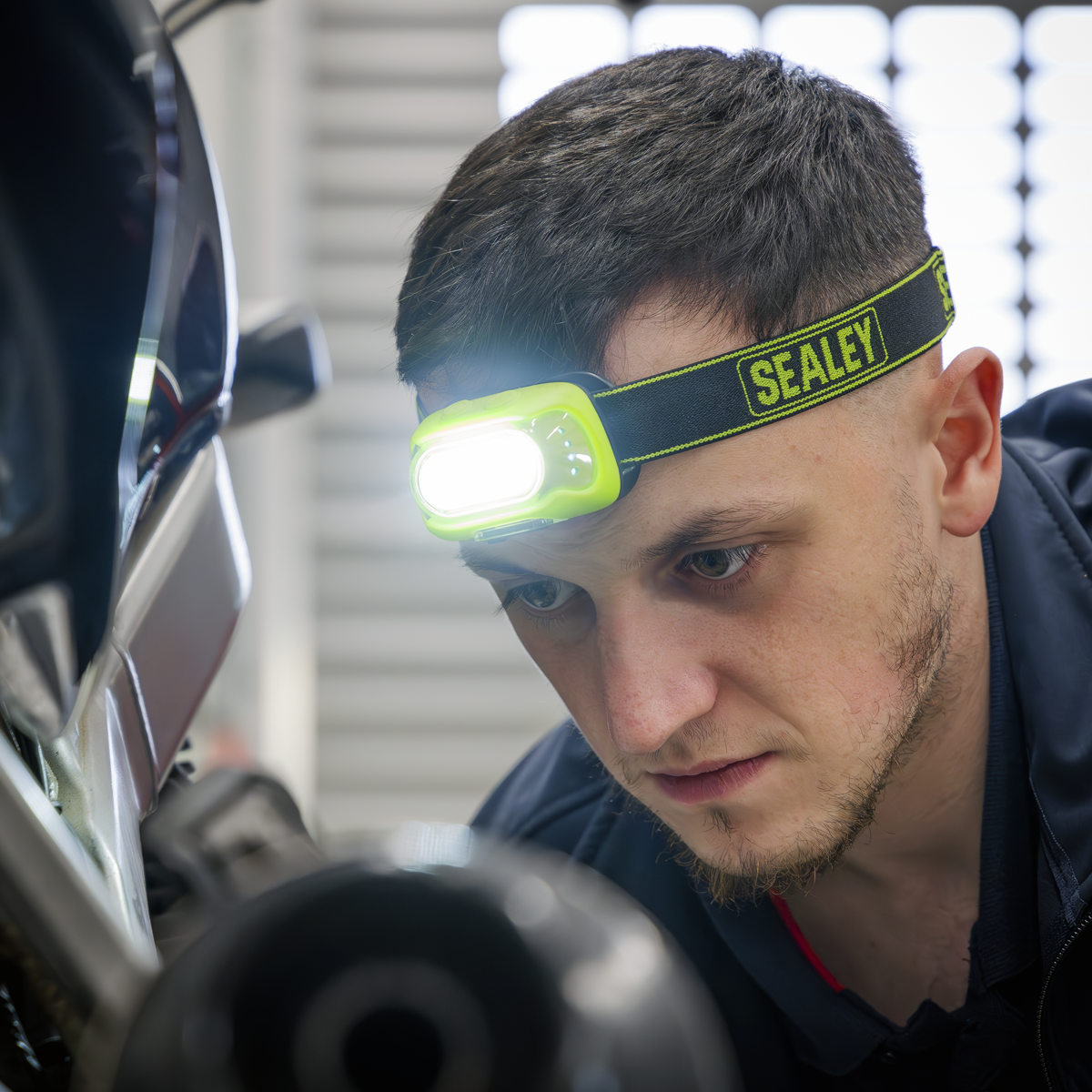 Sealey HT08RG Rechargeable Head Torch with Auto-Sensor 8W COB LED - Green - additional view 5
