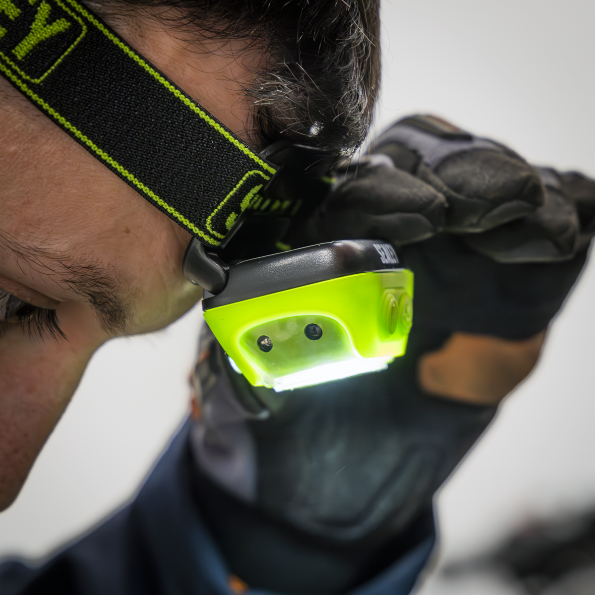 Sealey HT08RG Rechargeable Head Torch with Auto-Sensor 8W COB LED - Green - additional view 9
