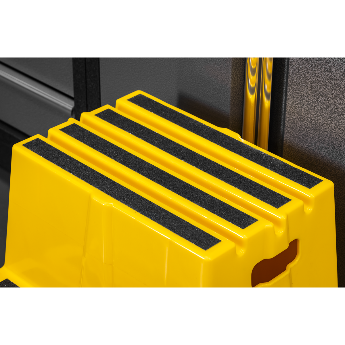 Sealey KS6 Heavy-Duty 2-Step Safety Steps with Anti-Slip Treads 150kg Capacity, Yellow - EN 14183 - additional view 13