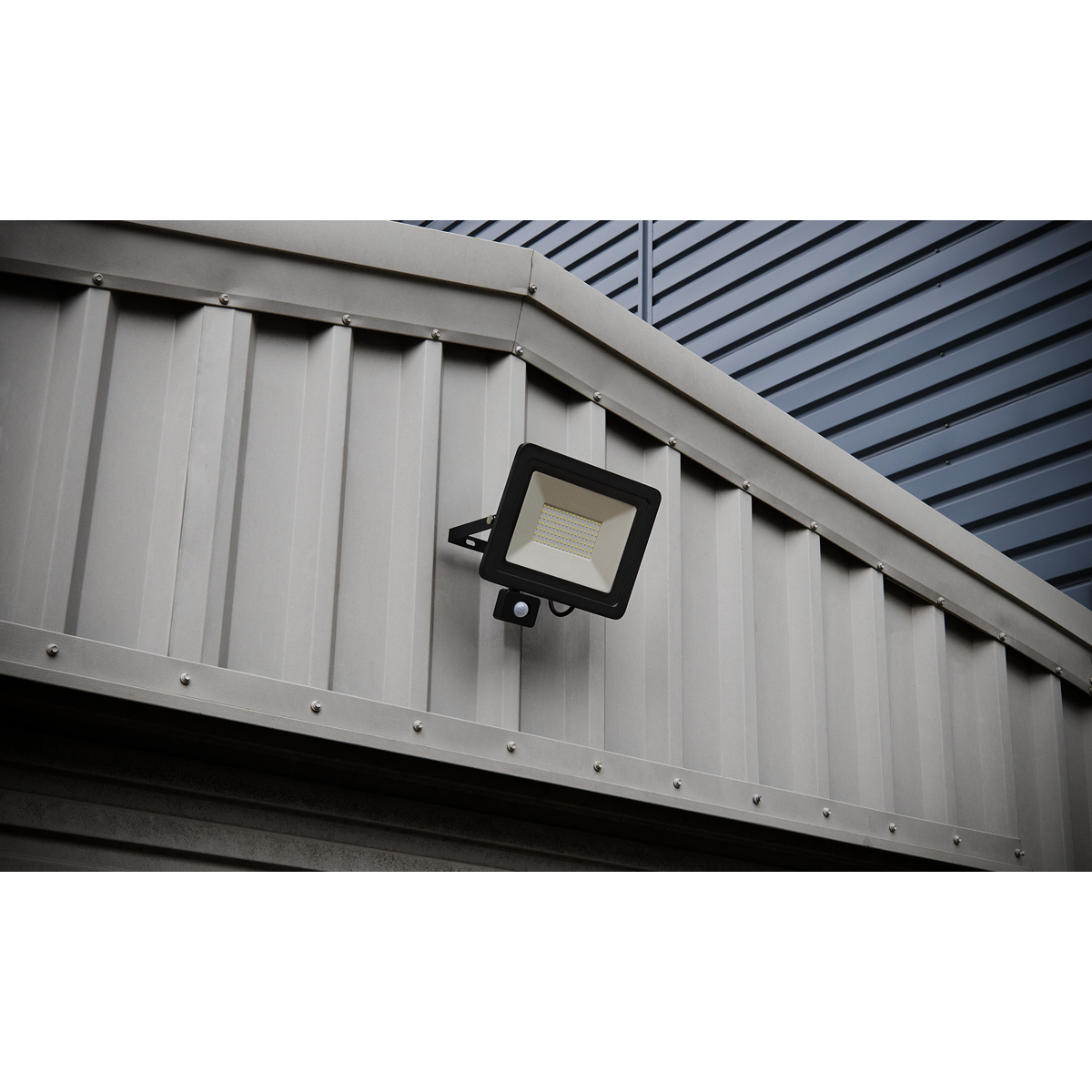 Sealey LED113PIR Extra-Slim Floodlight with PIR Sensor 50W SMD LED - additional view 4