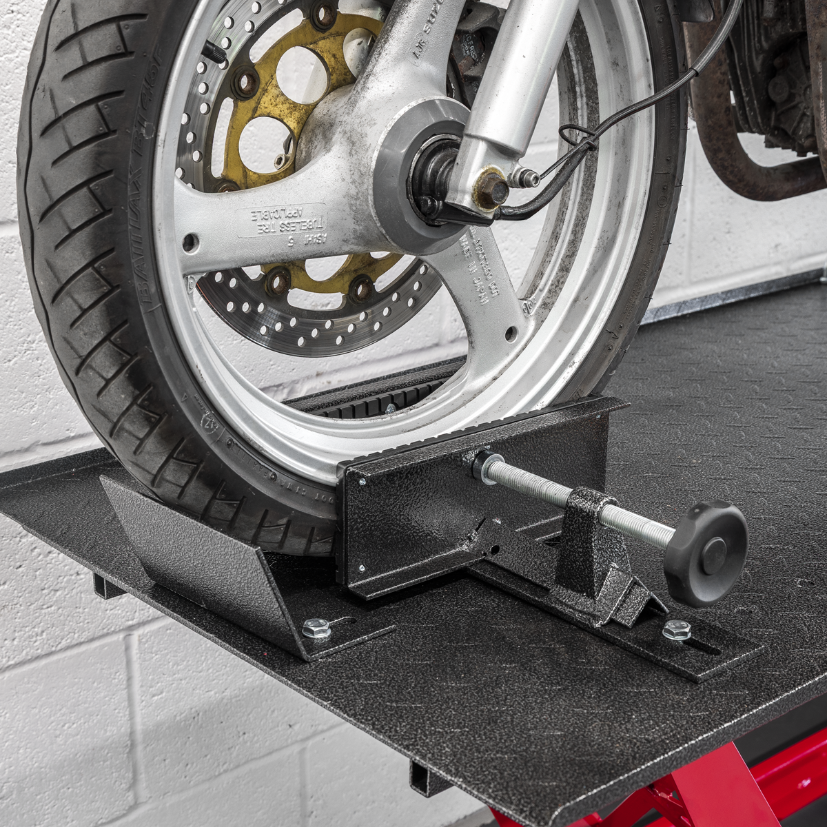 Sealey MC401A Air/Hydraulic Motorcycle Lift 454kg Capacity - additional view 2