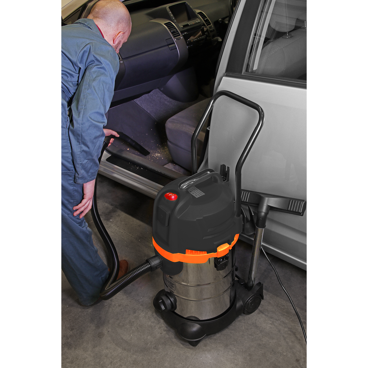 Sealey PC300BL 30L Industrial Cyclone Vacuum Cleaner Wet & Dry 1200W/230V - additional view 8