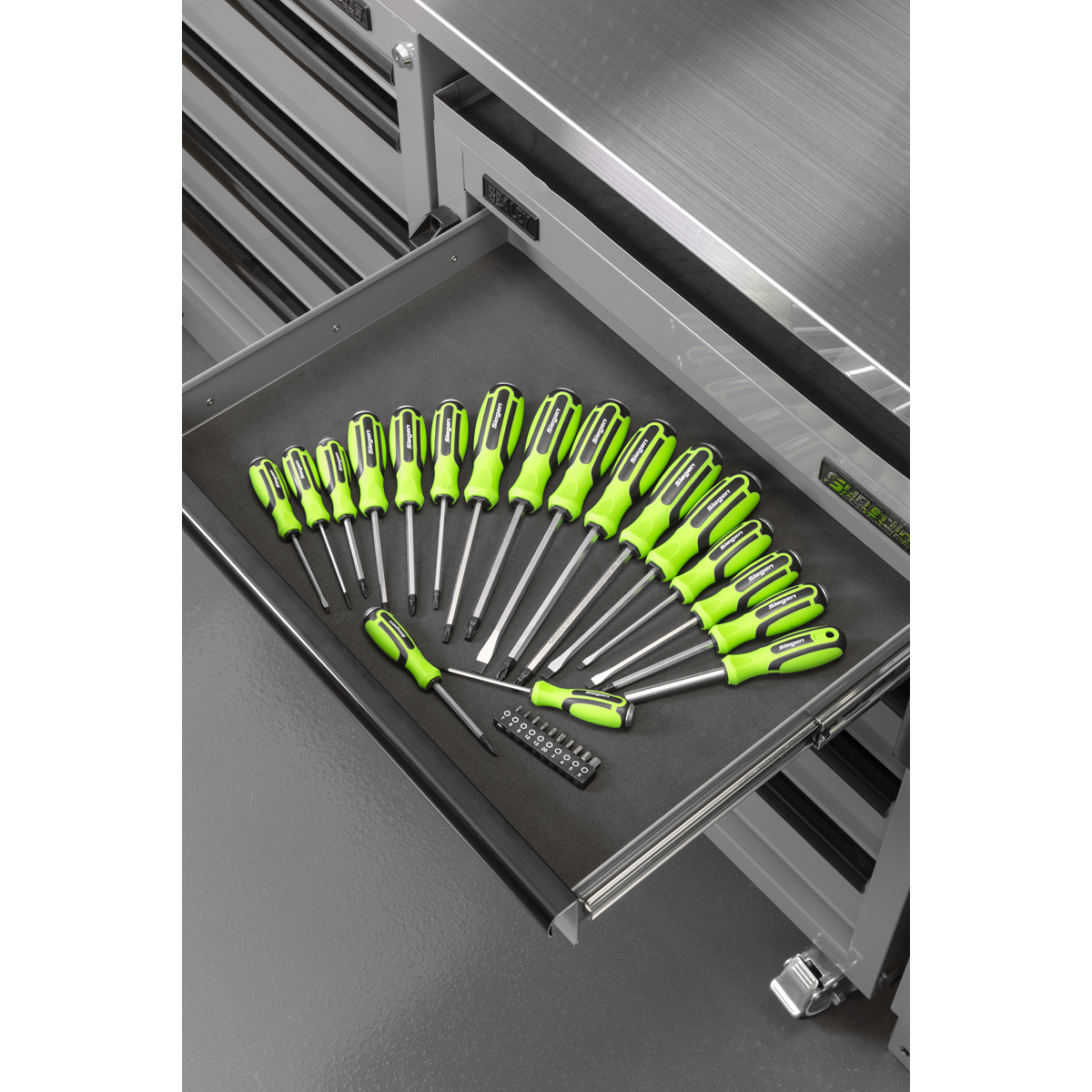 Sealey S01281 Siegen Hammer-Thru Screwdriver, Bit Driver & Bit Set with Tool Tray 28pc - additional view 3