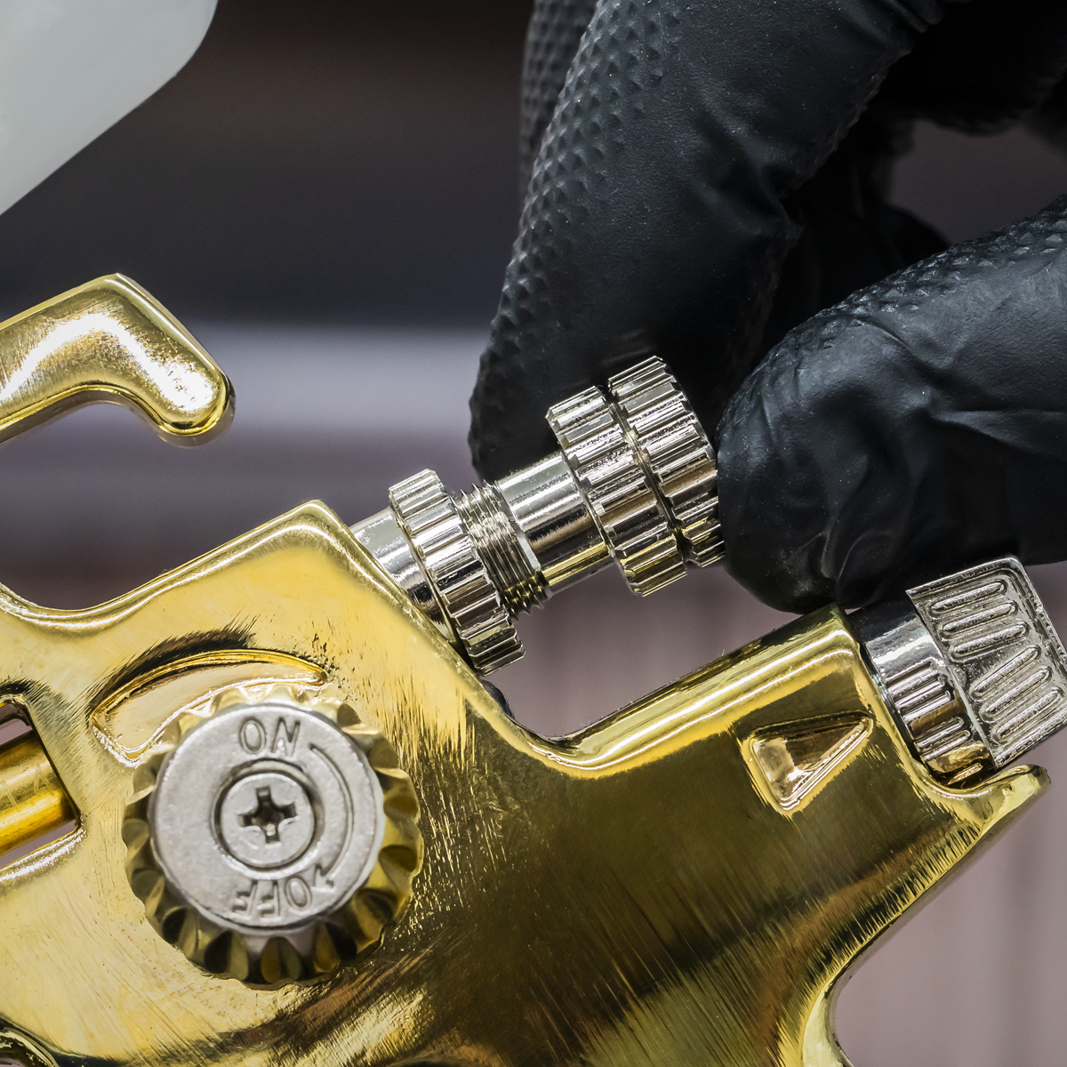 Sealey S701G Gold Series Gravity Feed Spray Gun 1.4mm Set-Up - additional view 6