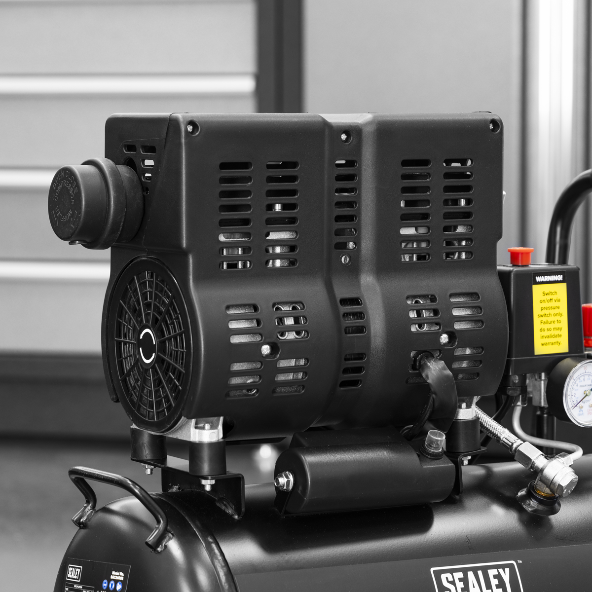 Sealey SAC2400S 24L Low Noise Oil Free Direct Drive Air Compressor 1hp - additional view 2