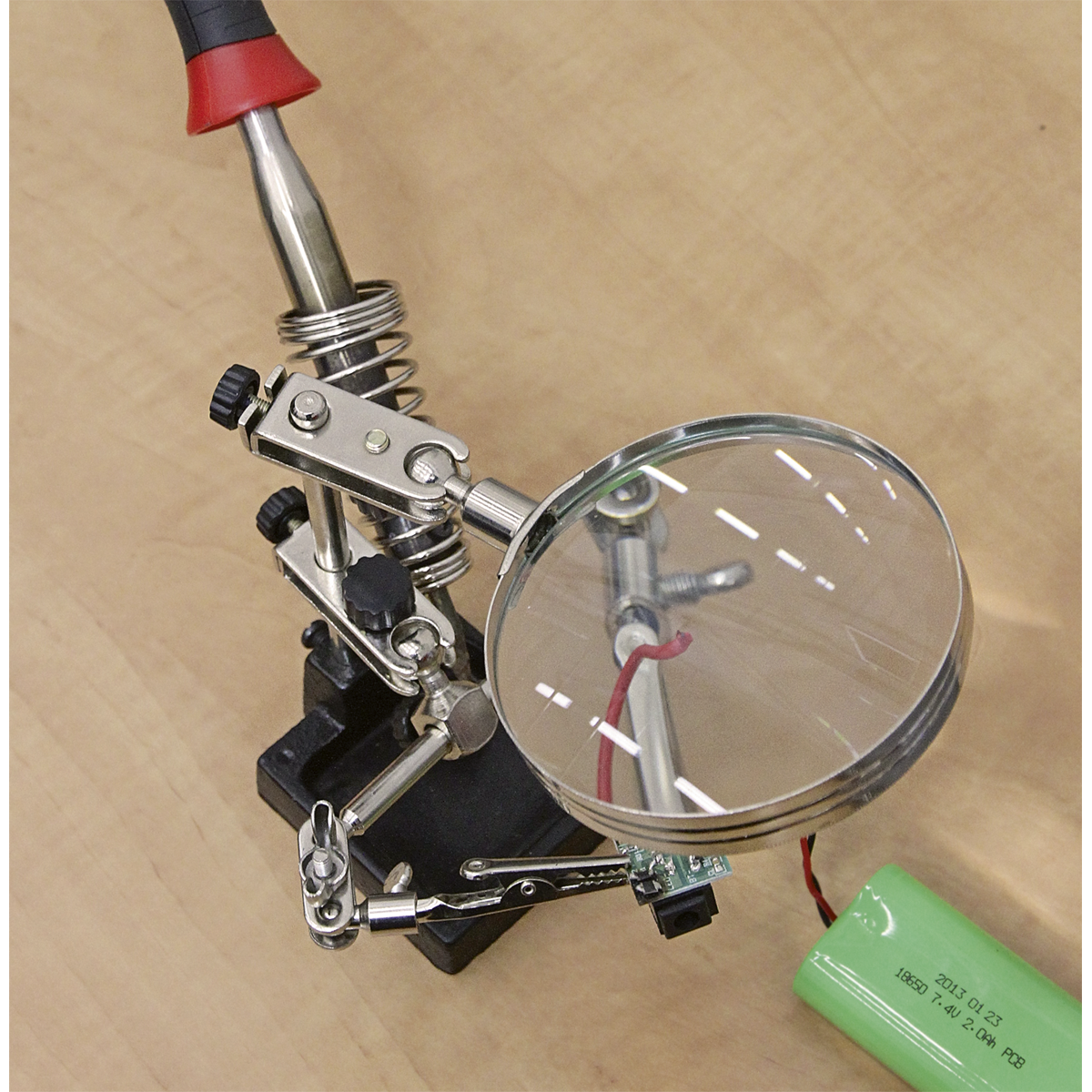 Sealey SD150H Mini Robot Soldering Stand with Magnifier & Iron Holder - additional view 2