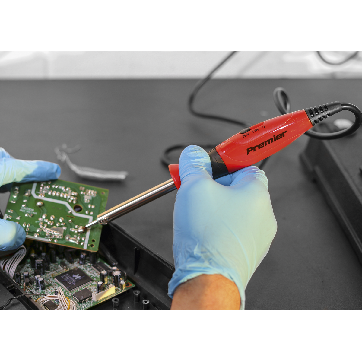Sealey SD1530 Premier Dual Wattage Professional Soldering Iron with Long-Life Tip 15/30W/230V - additional view 2