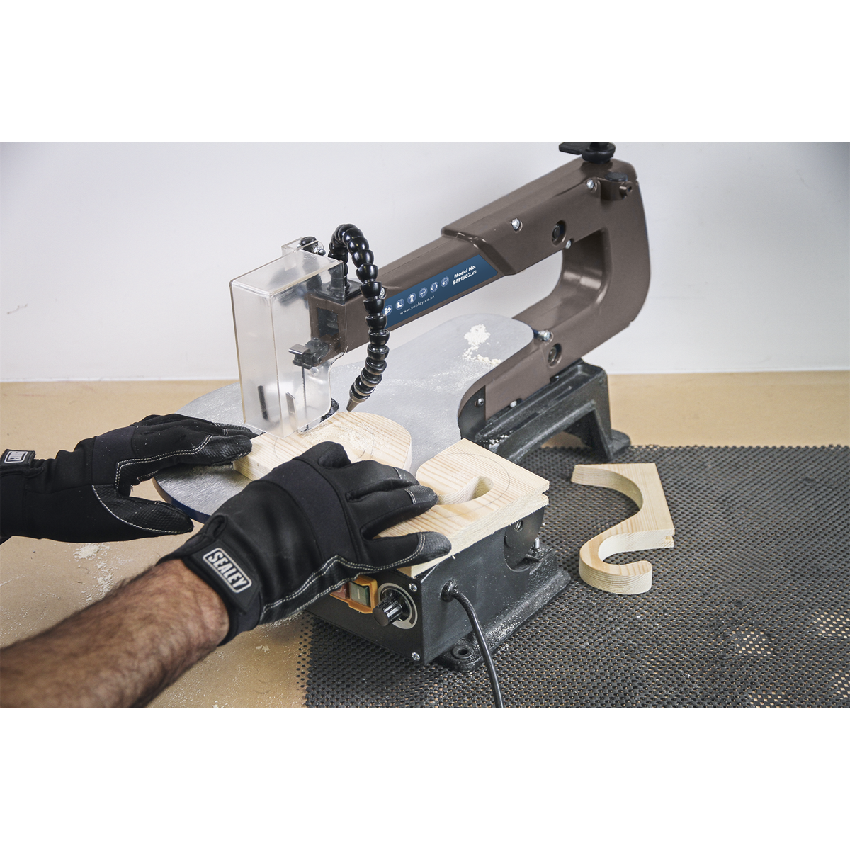 Sealey SM1302 Variable Speed Scroll Saw 406mm Throat 230V - additional view 3