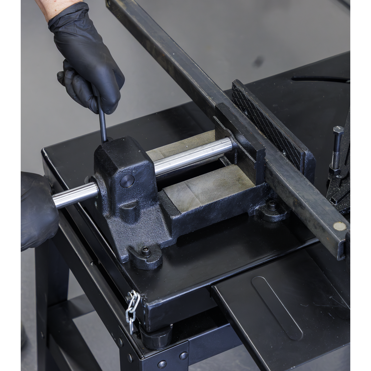 Sealey SM65 Metal Cutting Bandsaw 150mm 230V with Mitre & Quick Lock Vice - additional view 4