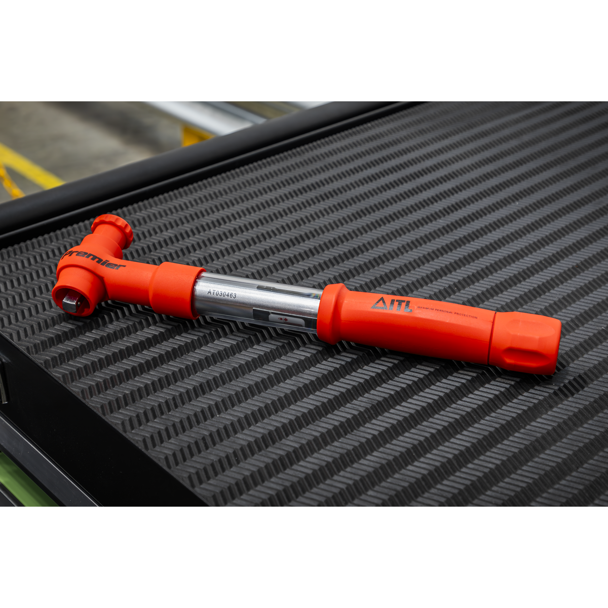 Sealey STW803 Premier Insulated Torque Wrench 3/8"Sq Drive 12-60Nm - additional view 2