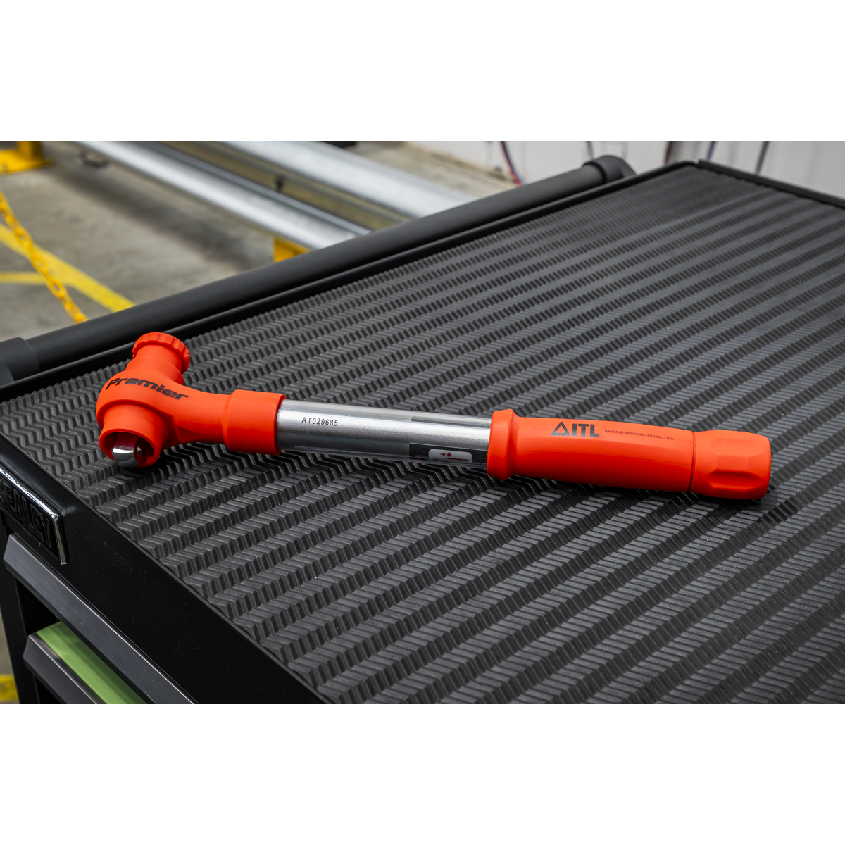 Sealey STW807 Premier Insulated Torque Wrench 1/2"Sq Drive 20-100Nm - additional view 2