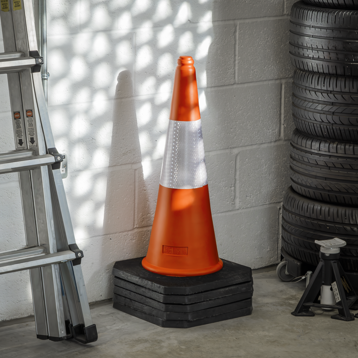 Sealey TFC05 Traffic Cone 75cm - Pack of 5 - additional view 6