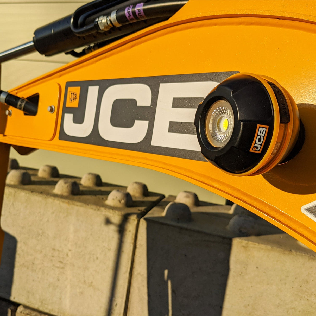 JCB Magnetic Swivel Base Work Light - JCB-WL-GLOBE - JCB Work Lights - Trade Counter Direct