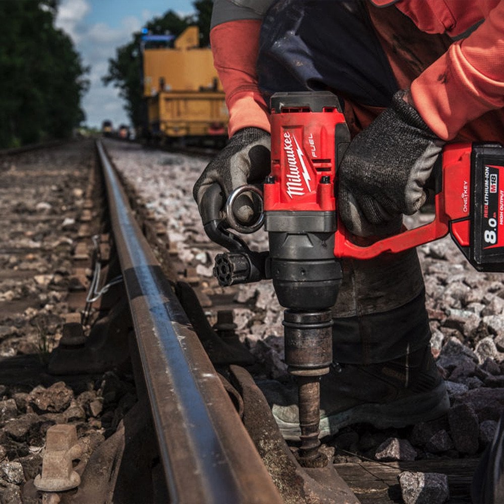 Milwaukee M18ONEFHIWF1-802X One Key Fuel High-Torque 1" Impact Wrench With Friction Ring - M18ONEFHIWF1-802X