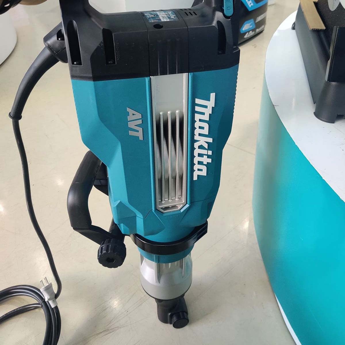 Makita HM1511/2 AVT Electric Breaker 1900W 240V with Carry Case - HM1511-240V - Makita - Trade Counter Direct