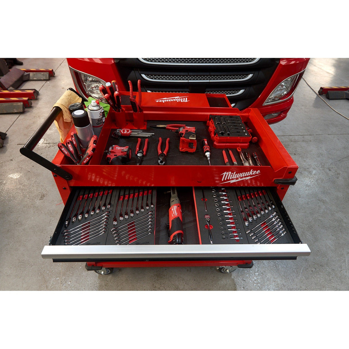 Milwaukee 4932478857 Toolguard 40" / 102cm Steel Work Cart - 4932478857 - Milwaukee Tools UK - Trade Counter Direct