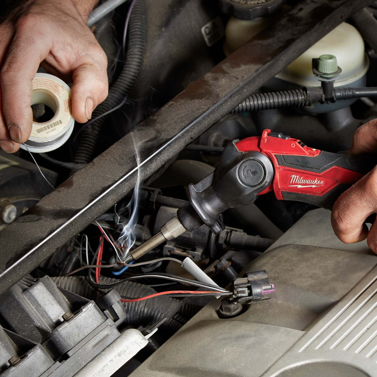 Milwaukee M12SI - 0 12V Cordless Soldering Iron (Body Only) - M12SI-0 - Milwaukee Tools UK - Trade Counter Direct