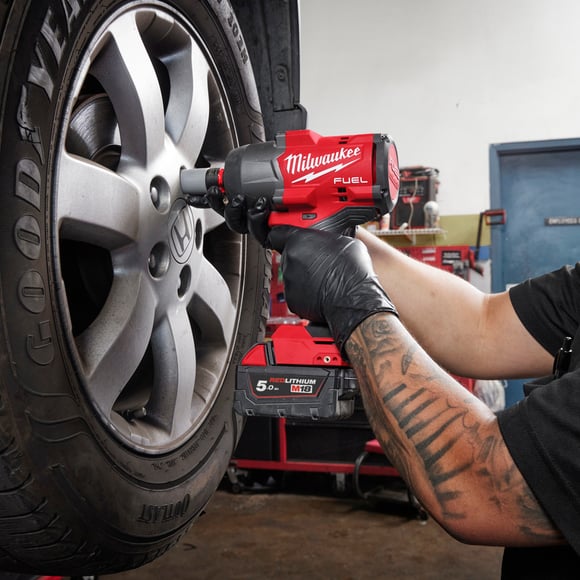 Milwaukee M18FHIW2F12-502X Fuel High Torque Impact Wrench 1/2" with 2 x 5Ah, Charger & Case