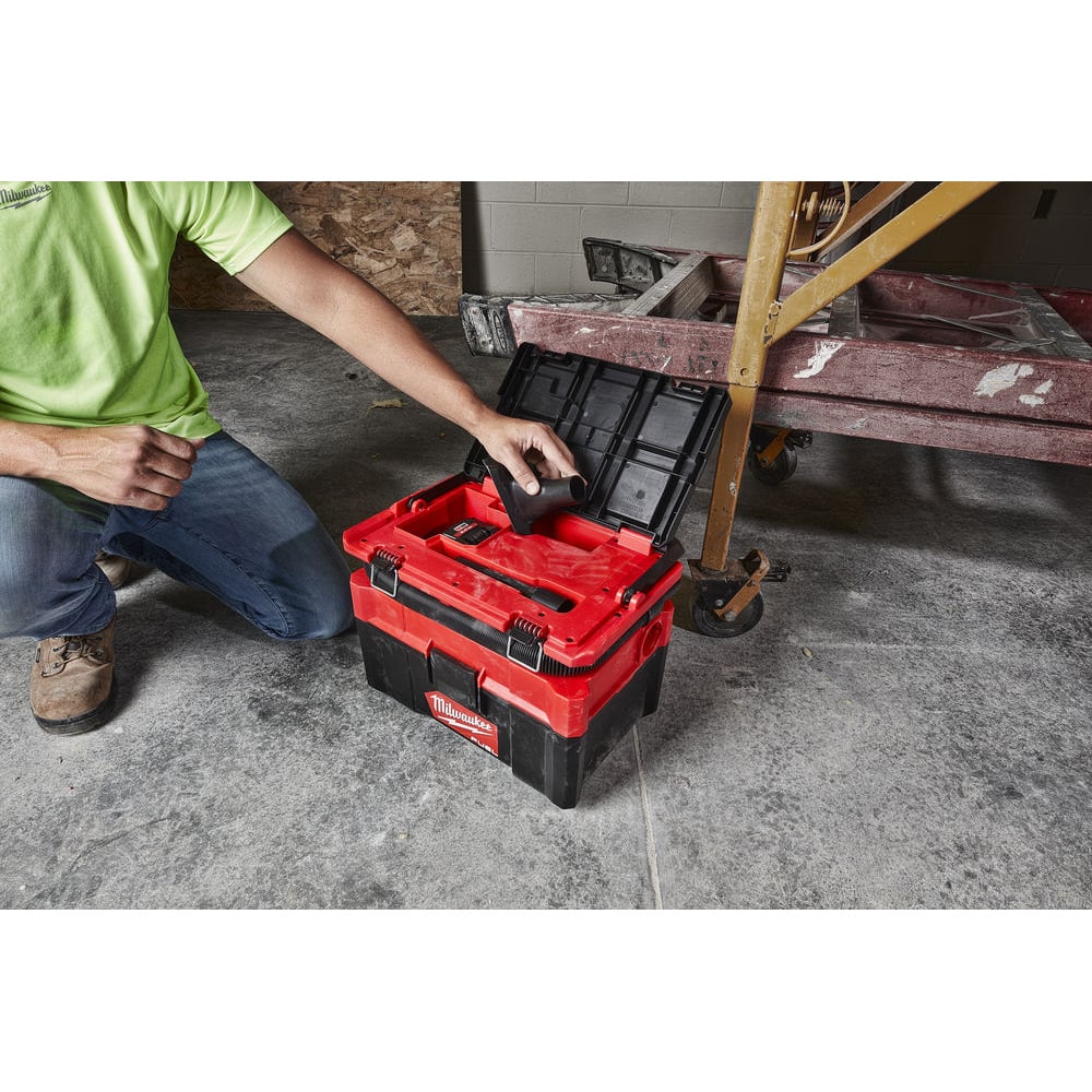 Milwaukee M18FPOVCL - 0 Fuel Packout 2.5 Gallon Wet/Dry Vacuum - M18FPOVCL-0 - Milwaukee Tools UK - Trade Counter Direct