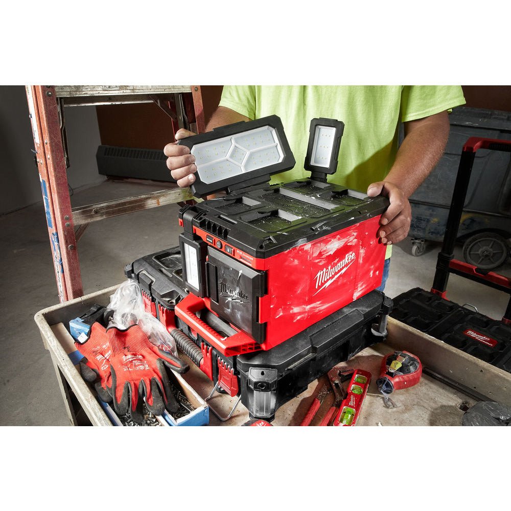 Milwaukee M18POALC - 0 Packout Light and Charger - Bare Unit - M18POALC-0 - Milwaukee Tools UK - Trade Counter Direct