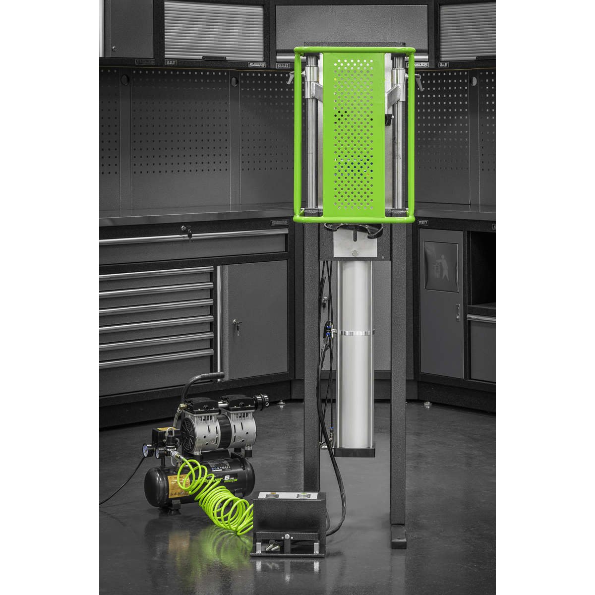 Sealey RE2500 Air Operated Coil Spring Compressor 2500kg - RE2500 - Sealey Tools UK - Trade Counter Direct