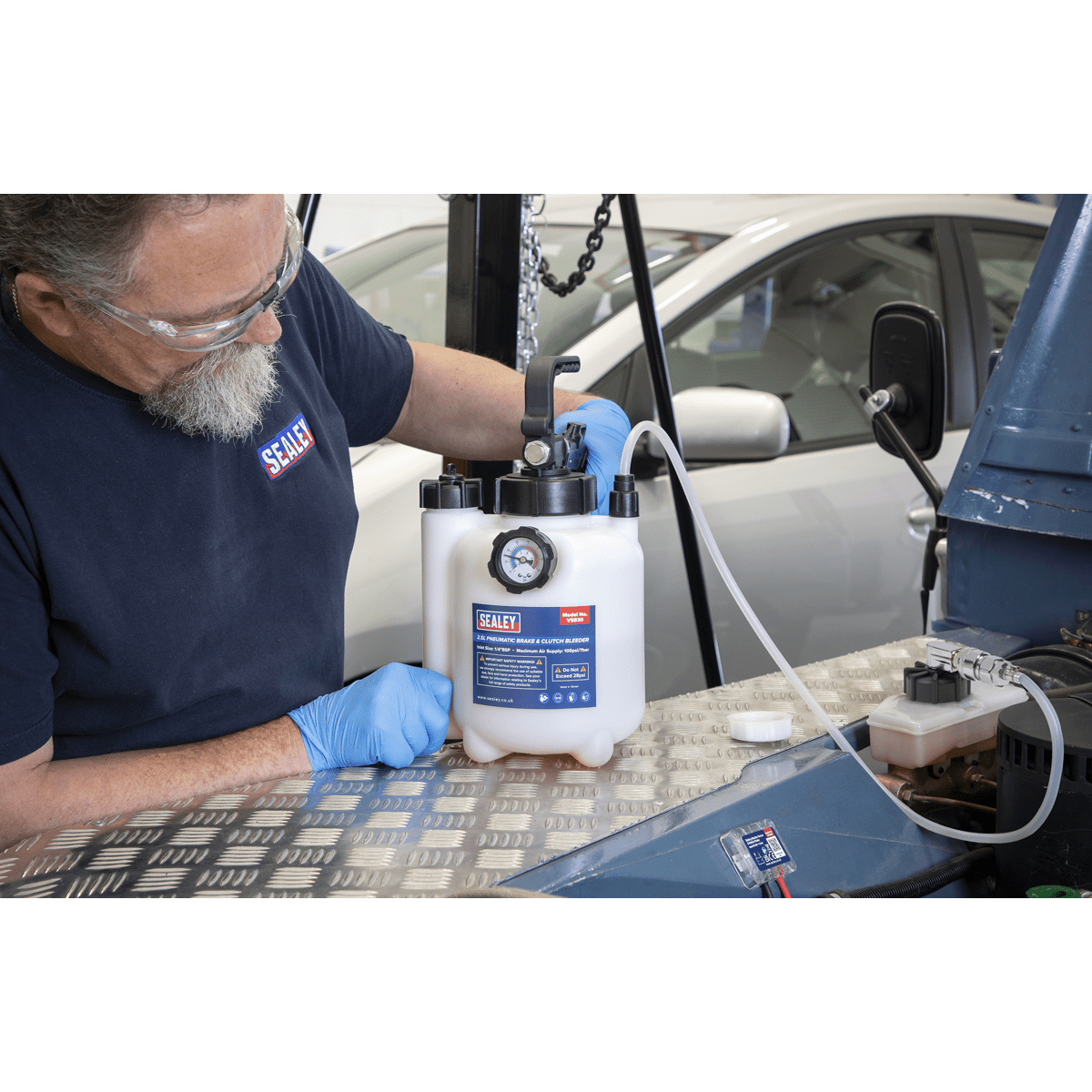 Sealey VS830 Pneumatic Brake & Clutch Bleeder 2.5L - VS830 - Sealey Tools UK - Trade Counter Direct