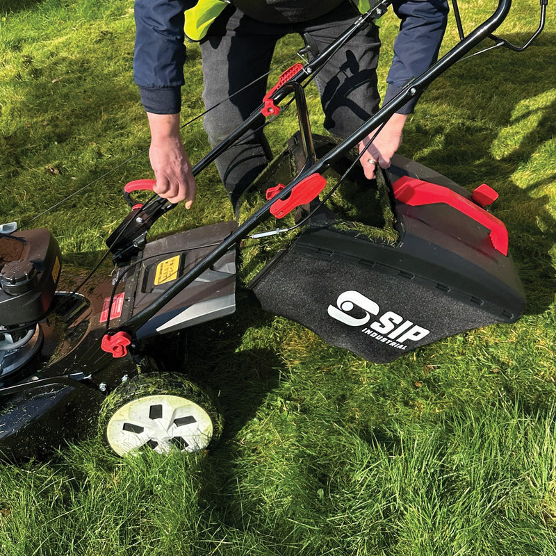 SIP HONDA-Powered 56cm Self-Propelled Petrol Lawnmower - SIP-08228 - SIP Tools UK - Trade Counter Direct