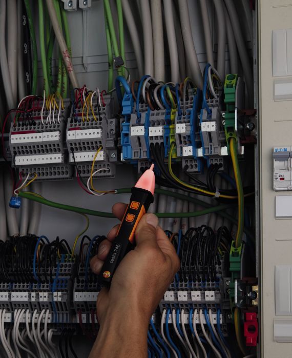 Testo 745 Non - contact voltage tester - 05907450 - 05907450 - Testo - Trade Counter Direct
