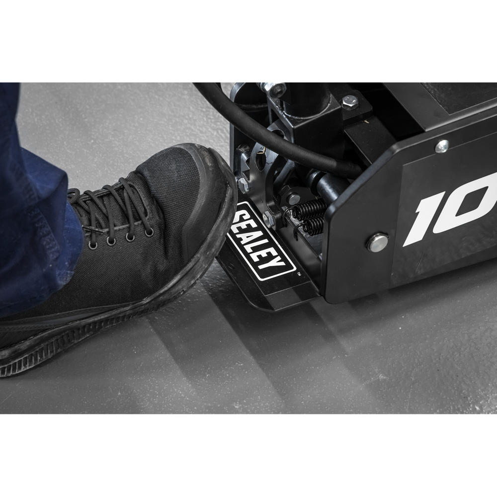 Sealey 10001A Viking Professional Long Reach Air/Manual Operation Trolley Jack with Rocket Lift 10 Tonne - additional view 5
