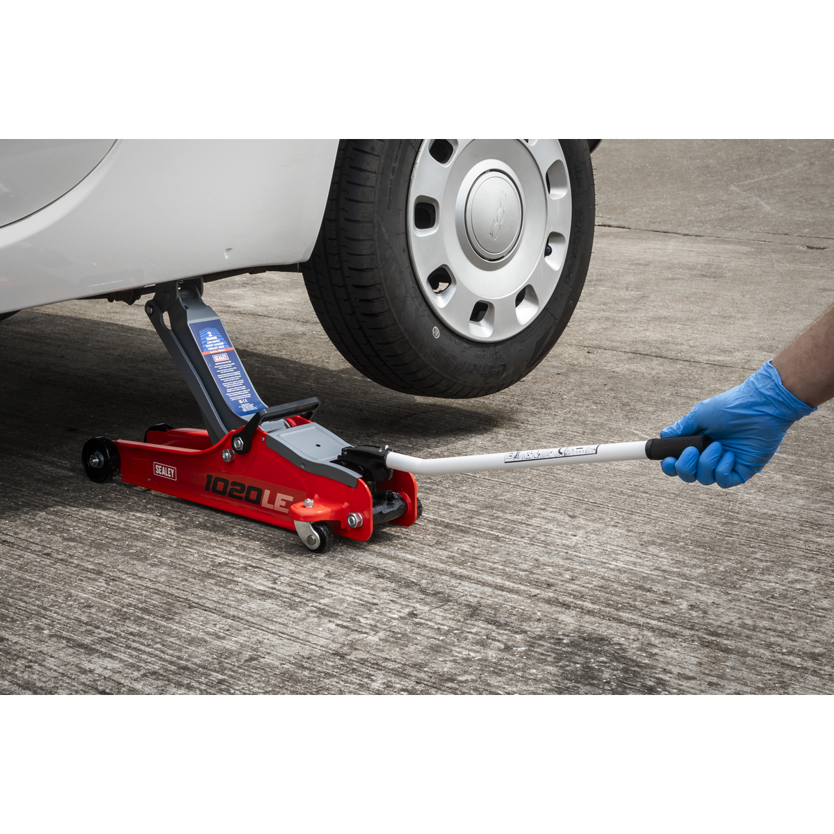 Sealey 1020LE Low Profile Short Chassis Trolley Jack 2 Tonne - Red - additional view 6