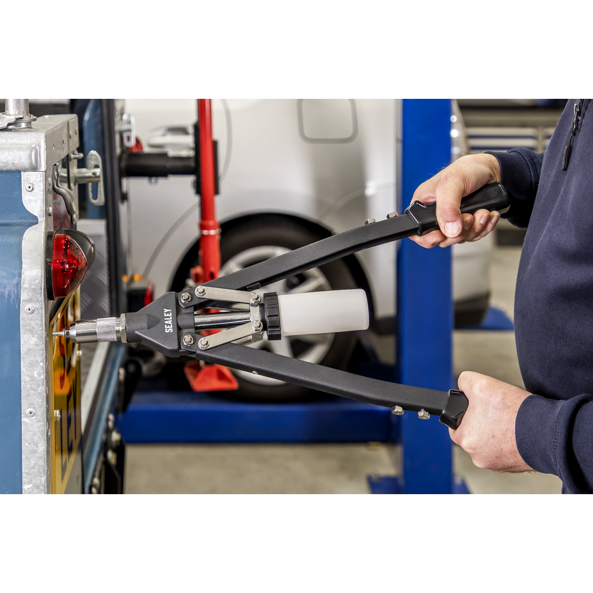 Sealey AK3981 Heavy-Duty Long-Arm Riveter with Collection Bowl - additional view 4
