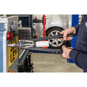 Sealey AK3981 Heavy-Duty Long-Arm Riveter with Collection Bowl - additional view 6