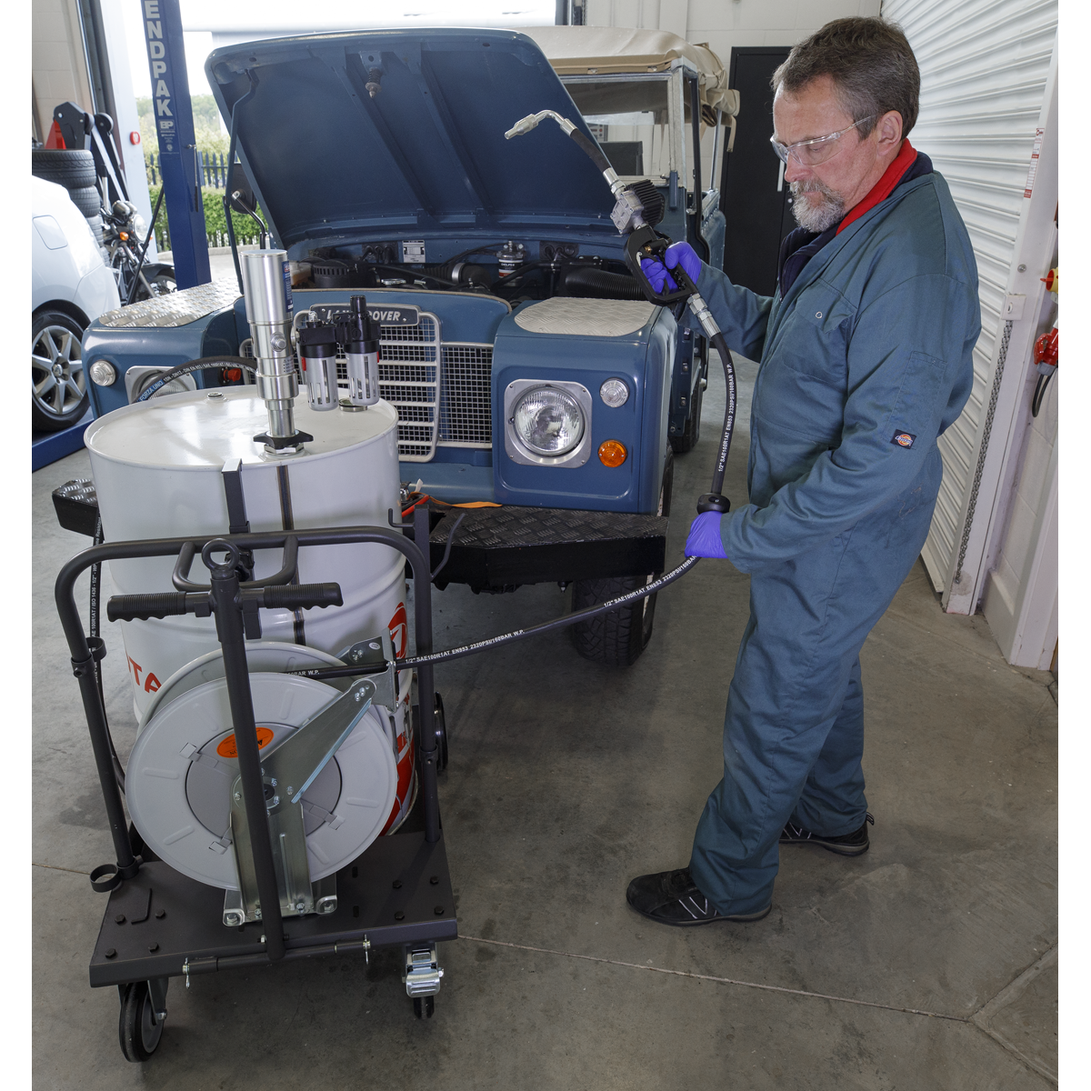 Sealey AK4562D Air Operated Oil Dispensing System with 10m Retractable Hose Reel - additional view 3