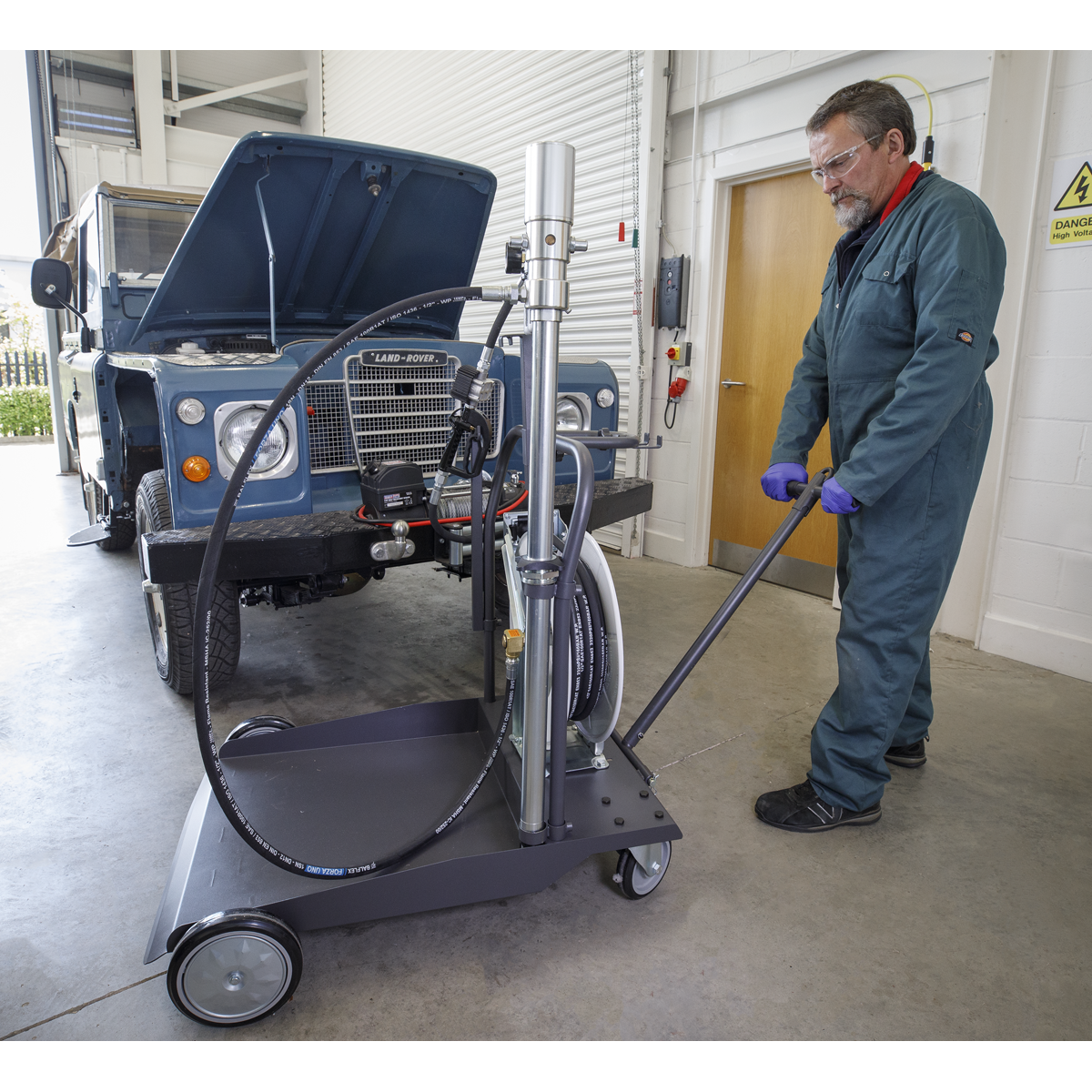 Sealey AK4562D Air Operated Oil Dispensing System with 10m Retractable Hose Reel - additional view 5