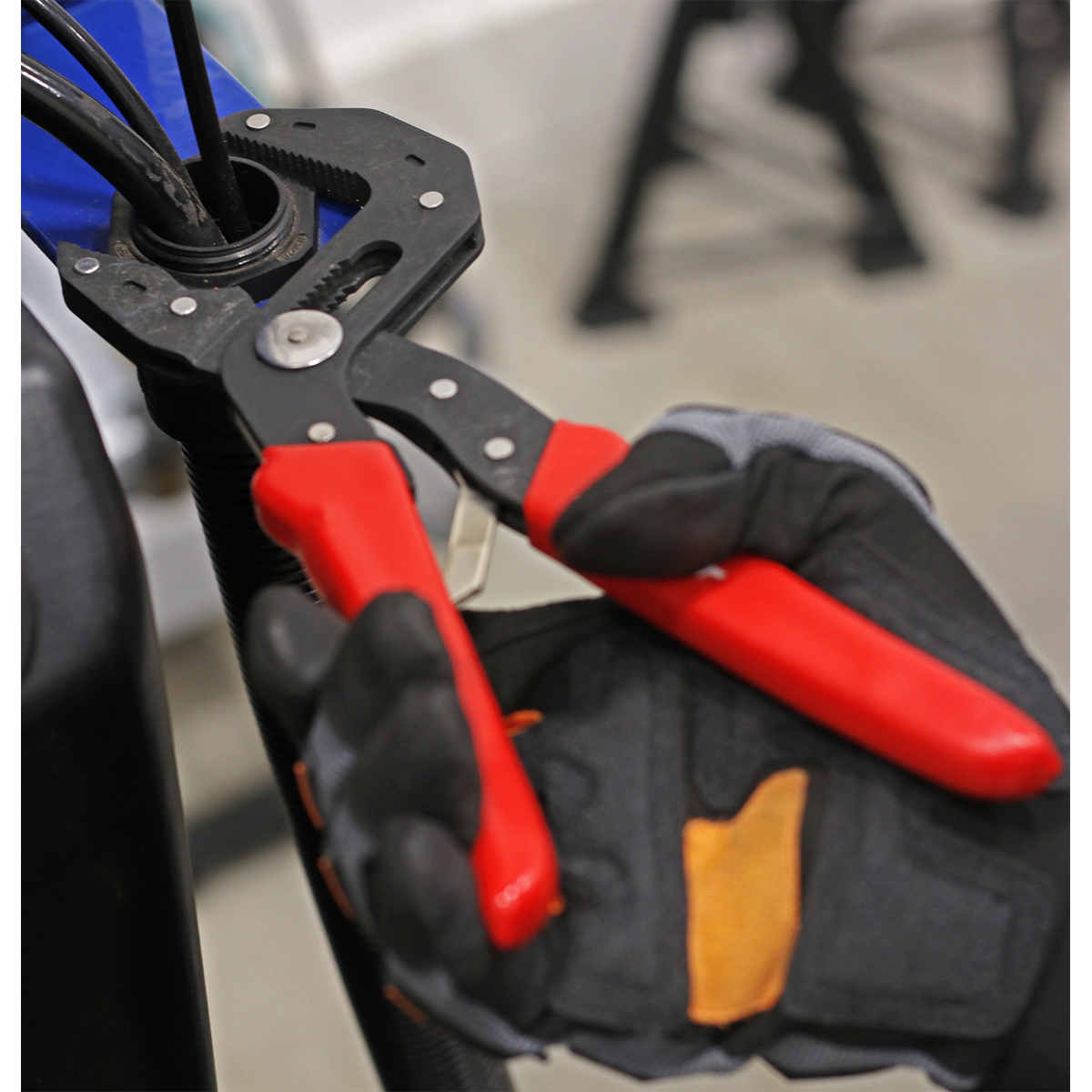 Sealey AK8535 Premier Self-Adjusting Multi-Grip Pliers 175mm - additional view 2