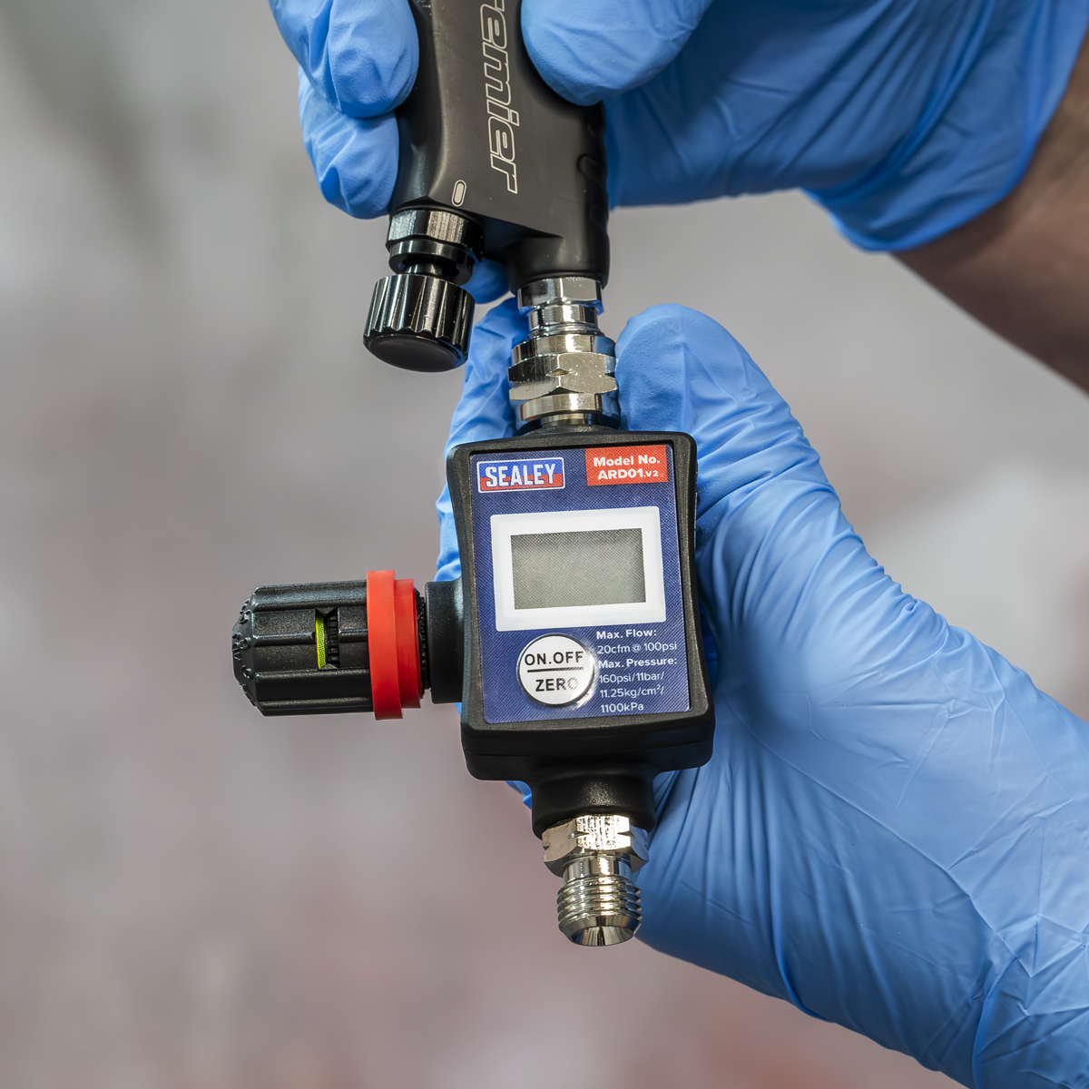Sealey ARD01 On-Gun Digital Pressure Regulator/Gauge - additional view 4